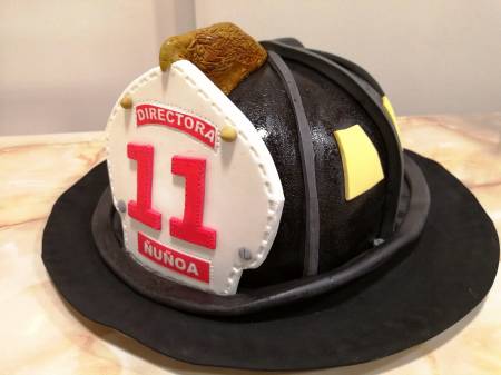 torta casco bombero fondant